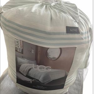 UGG® Devon 3-Piece Reversible King Comforter Blue